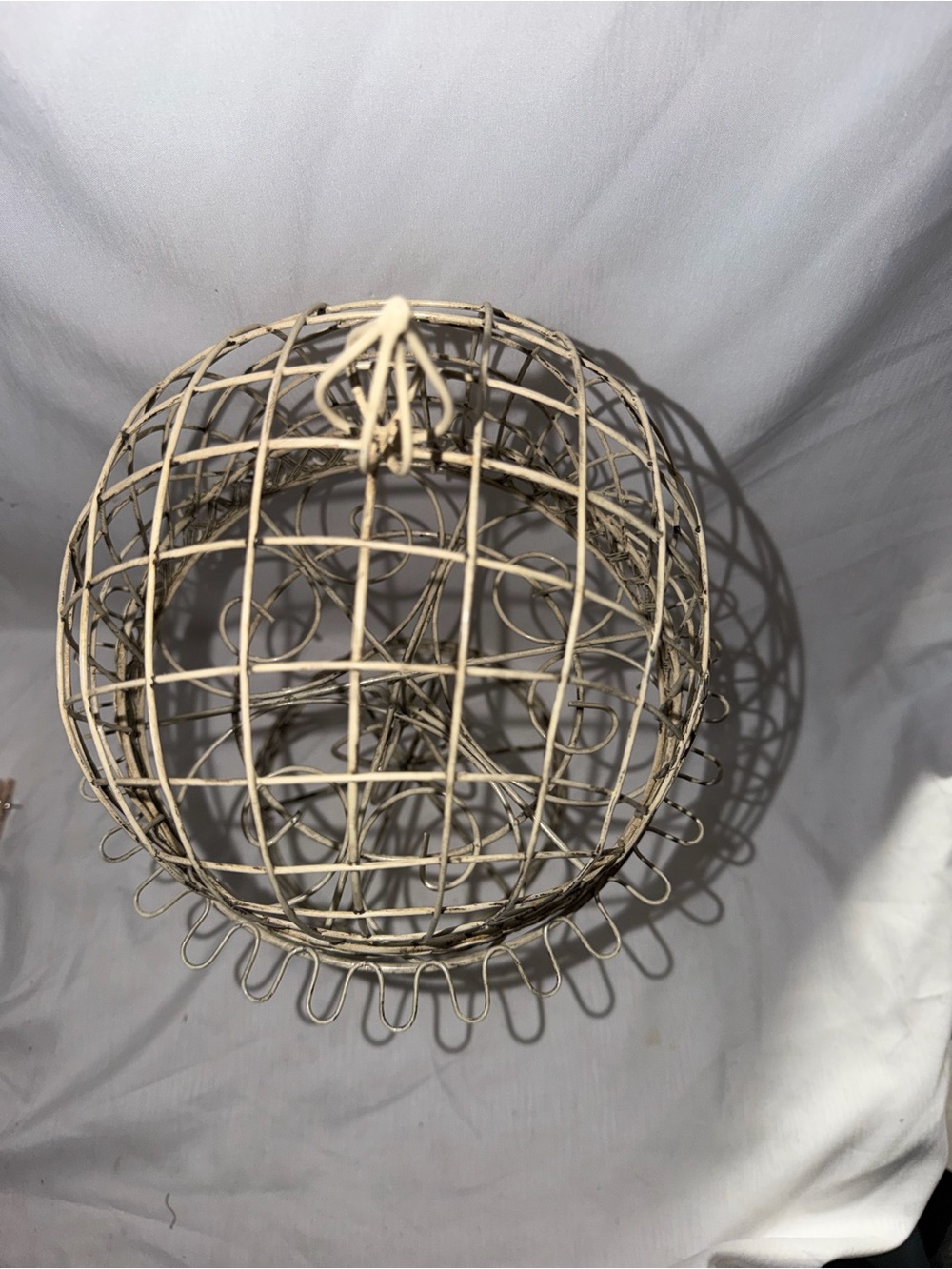 Shabby Chic Wire Cloche Pedestal Display Stand – Distressed Cream - Picture 4 of 8